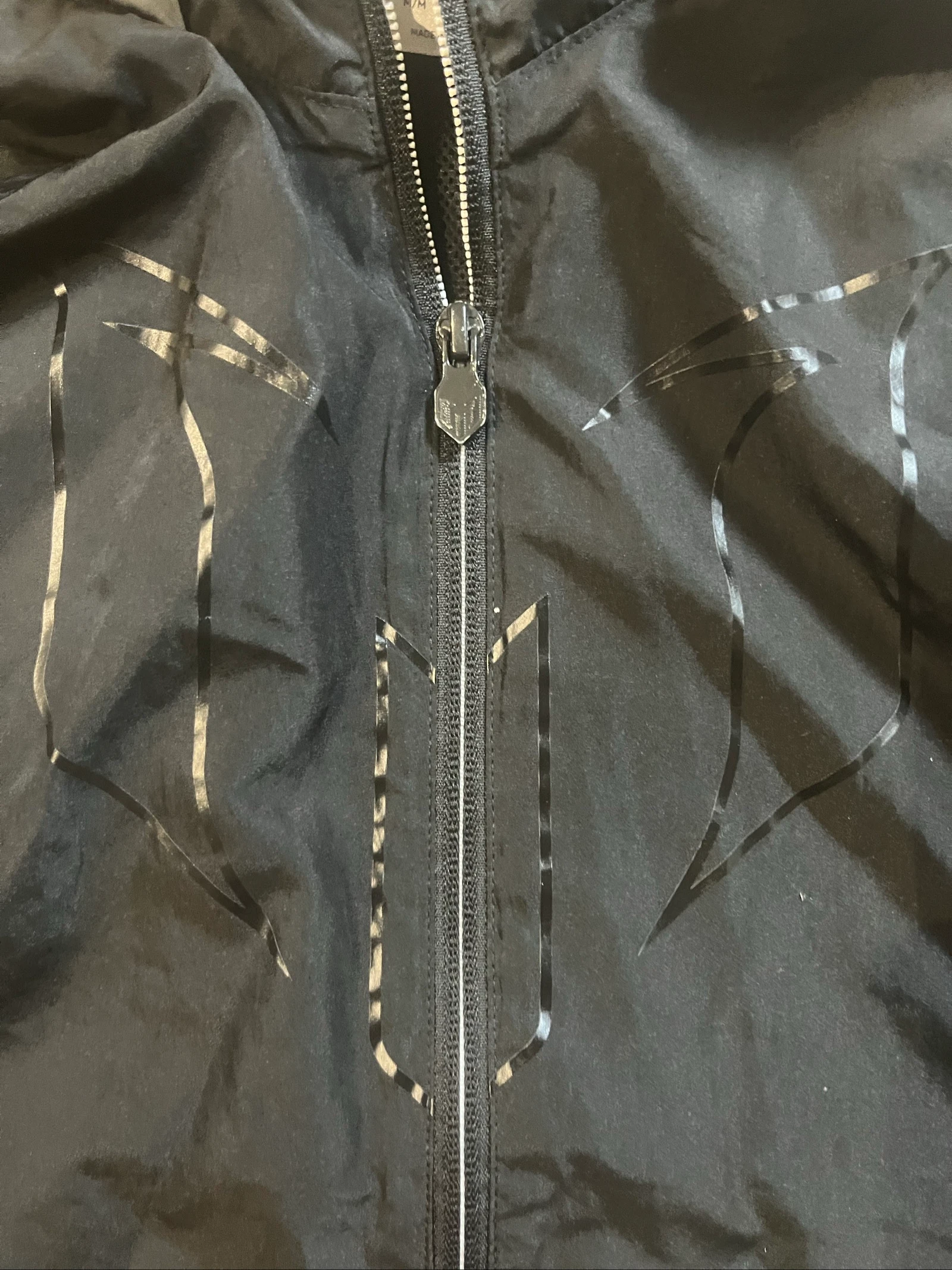 Chaqueta cortavientos negra con capucha y logo reflectante en colaboración con Messi - Adidas - 12 años - muy buen estado – photo 3